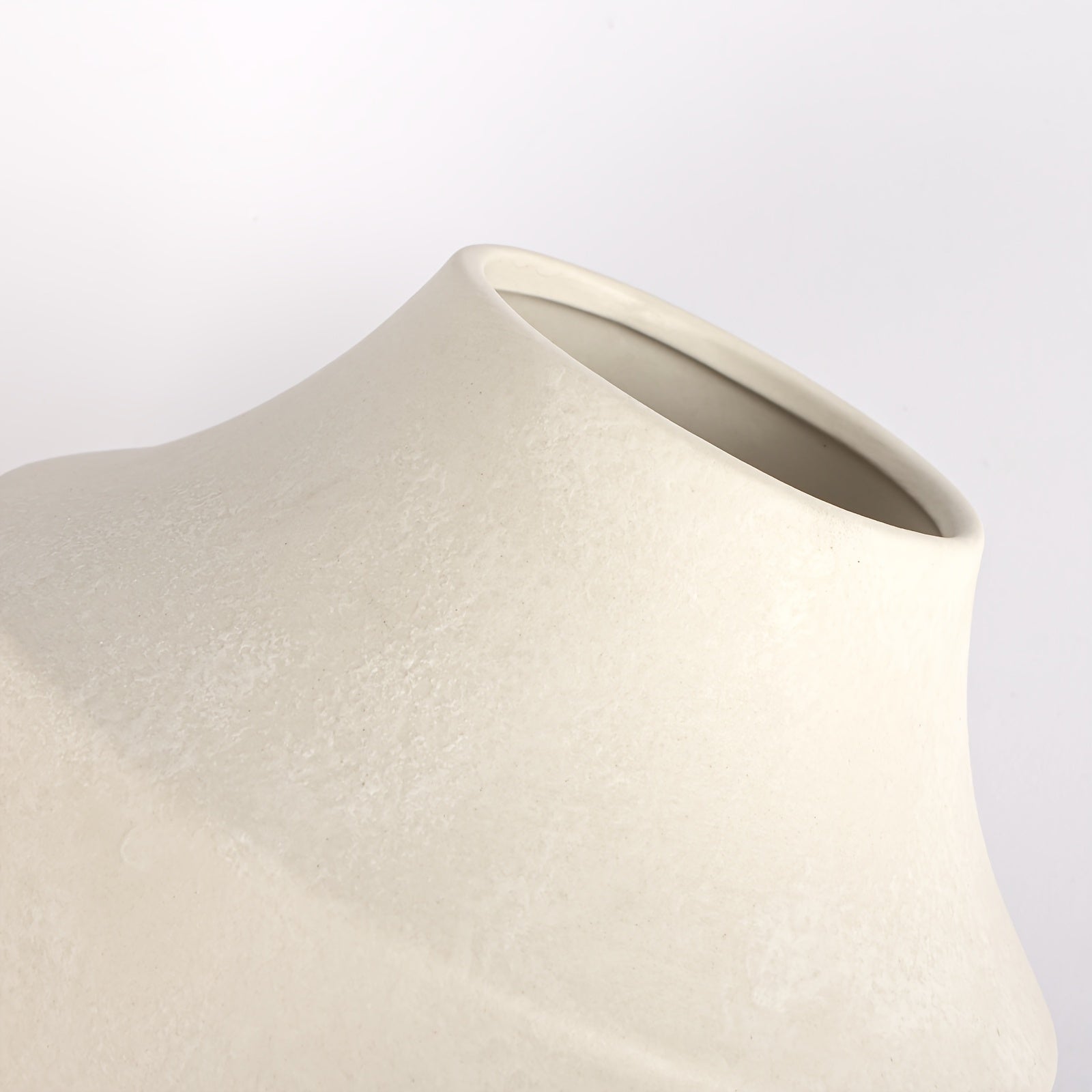 TOMNK 6.1 Inch White Ceramic Vase - Rustic Vintage Decorative Vase for Home - Farmhouse Pottery Vase for Flowers - Modern Vintage Dining Table Centerpiece