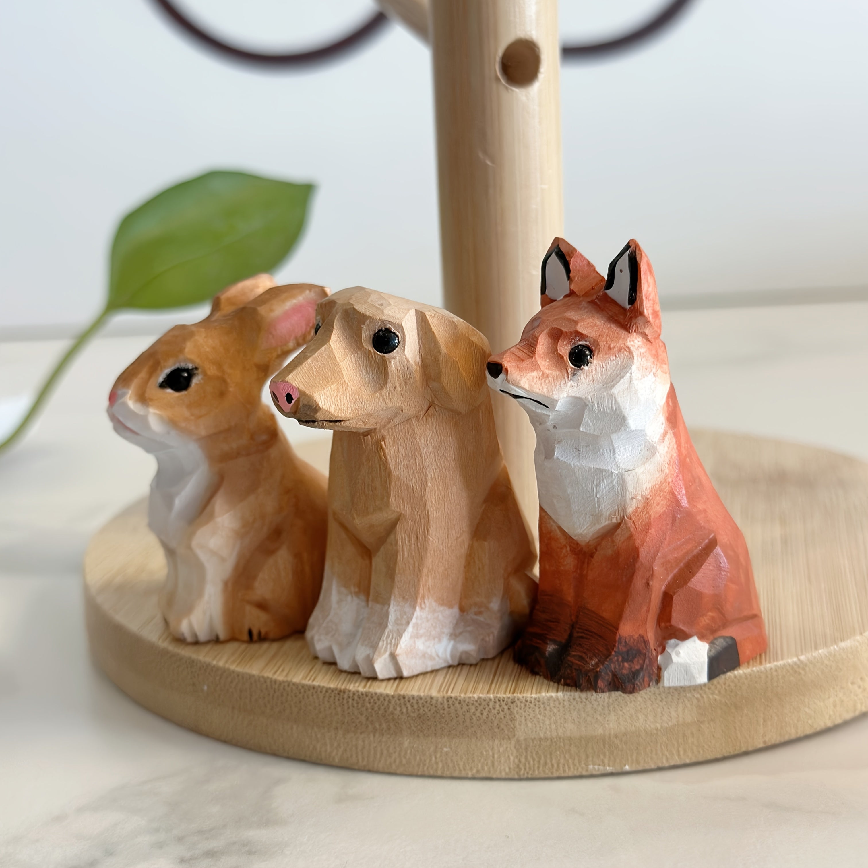 A Set of Four Pieces Featuring Hand-Carved for animal-Themed Ornaments, Perfect for Artistic Decoration on a Desk, Collectible Items, Ideal Gifts for Holidays, And a Great Choice for Animal Lovers