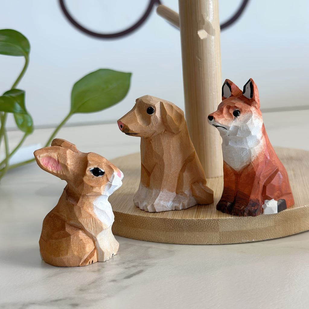 A Set of Four Pieces Featuring Hand-Carved for animal-Themed Ornaments, Perfect for Artistic Decoration on a Desk, Collectible Items, Ideal Gifts for Holidays, And a Great Choice for Animal Lovers