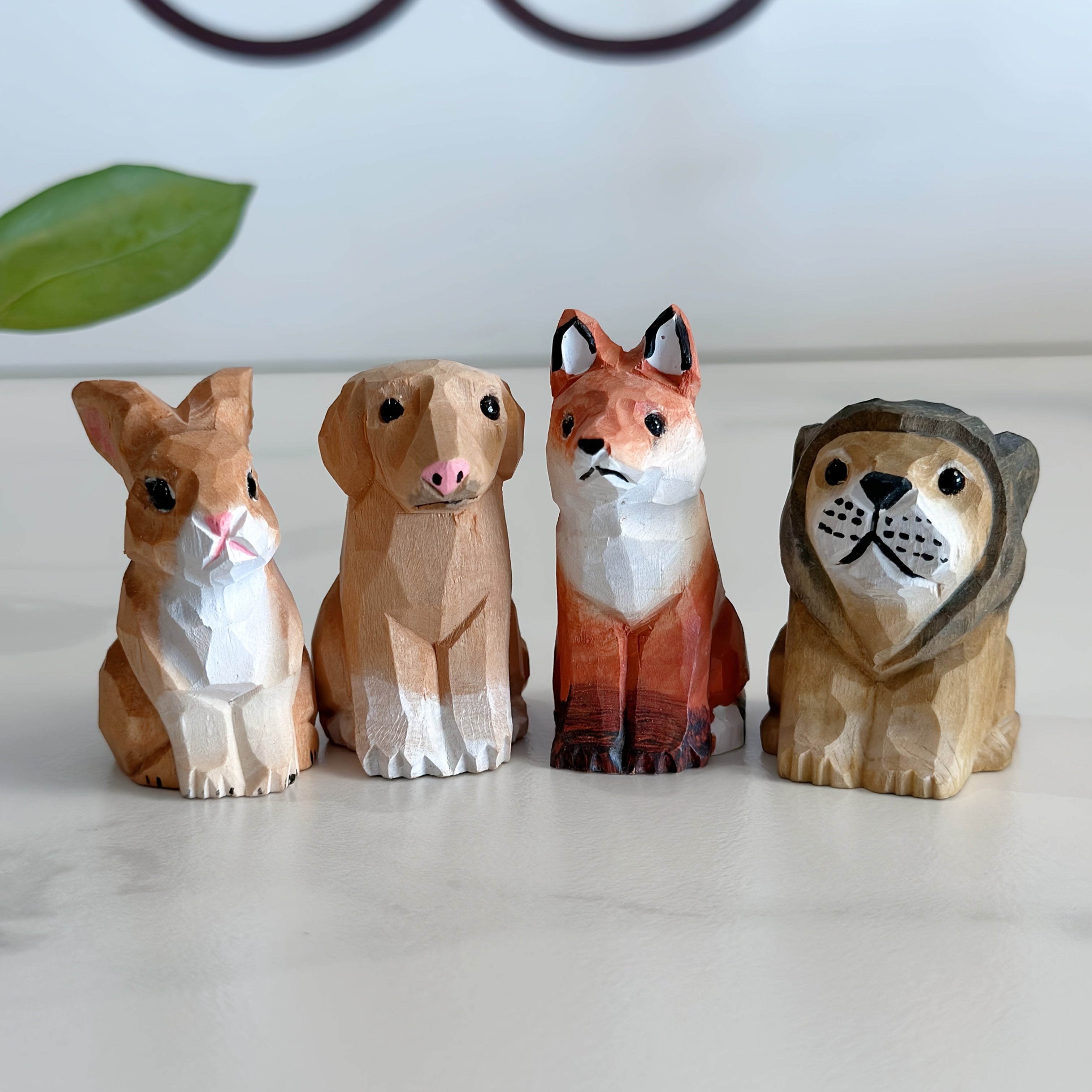 A Set of Four Pieces Featuring Hand-Carved for animal-Themed Ornaments, Perfect for Artistic Decoration on a Desk, Collectible Items, Ideal Gifts for Holidays, And a Great Choice for Animal Lovers