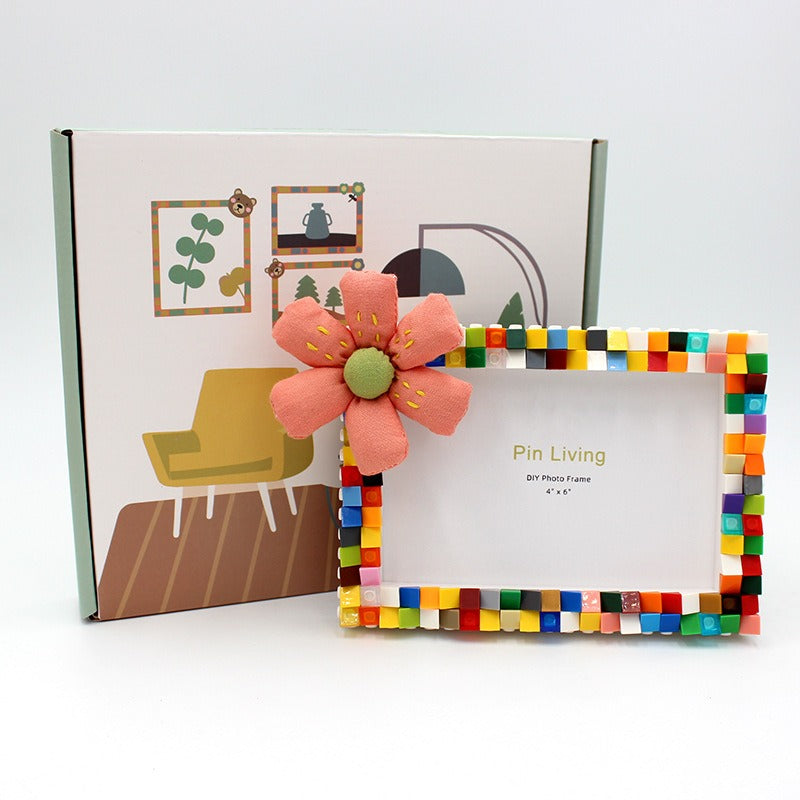 A Easy Project for Creating a Photo Frame with Building Blocks, Perfect for a Parent-Child Activity. This Makes a Thoughtful Gift for Weddings, Birthdays, Or Valentine'S Day
