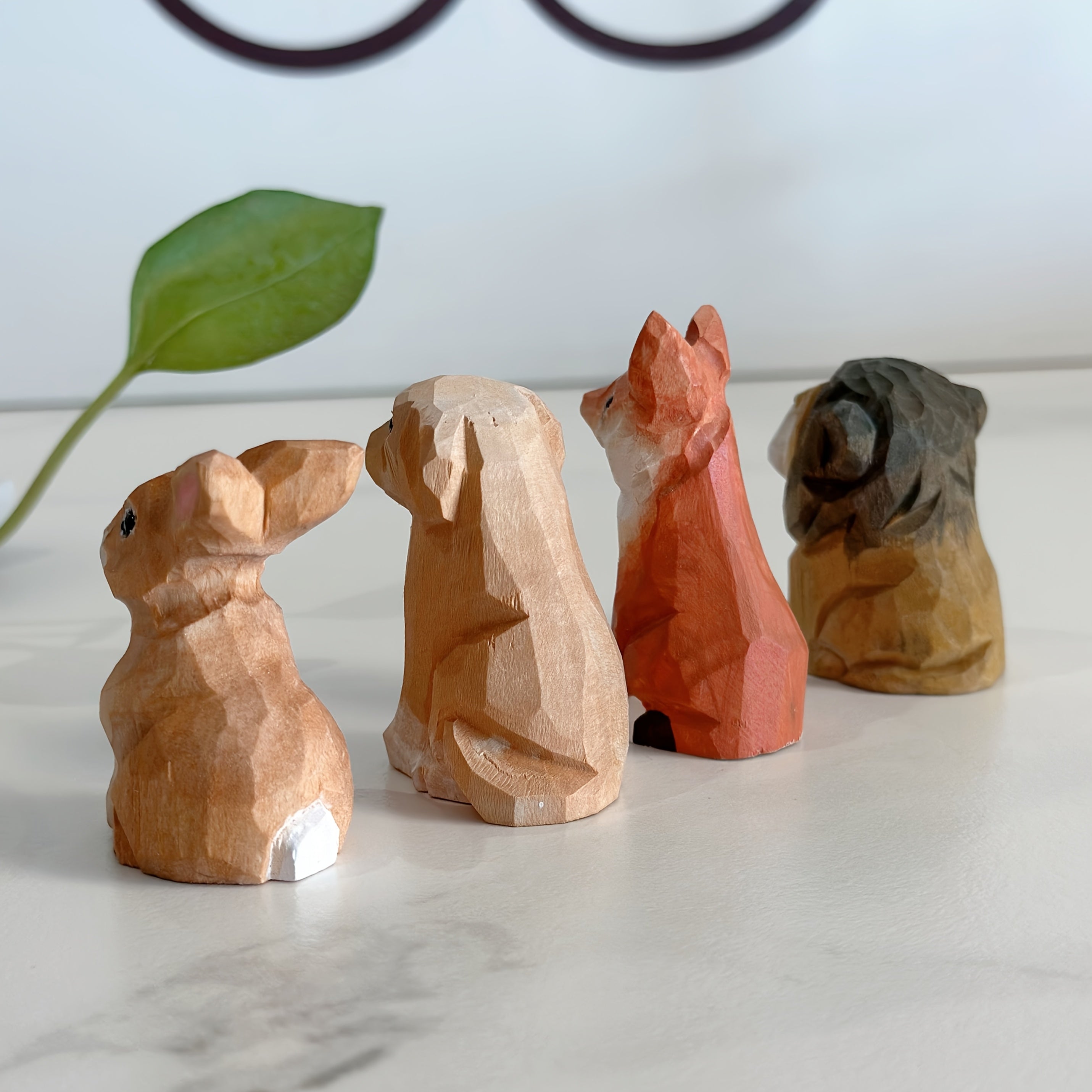 A Set of Four Pieces Featuring Hand-Carved for animal-Themed Ornaments, Perfect for Artistic Decoration on a Desk, Collectible Items, Ideal Gifts for Holidays, And a Great Choice for Animal Lovers