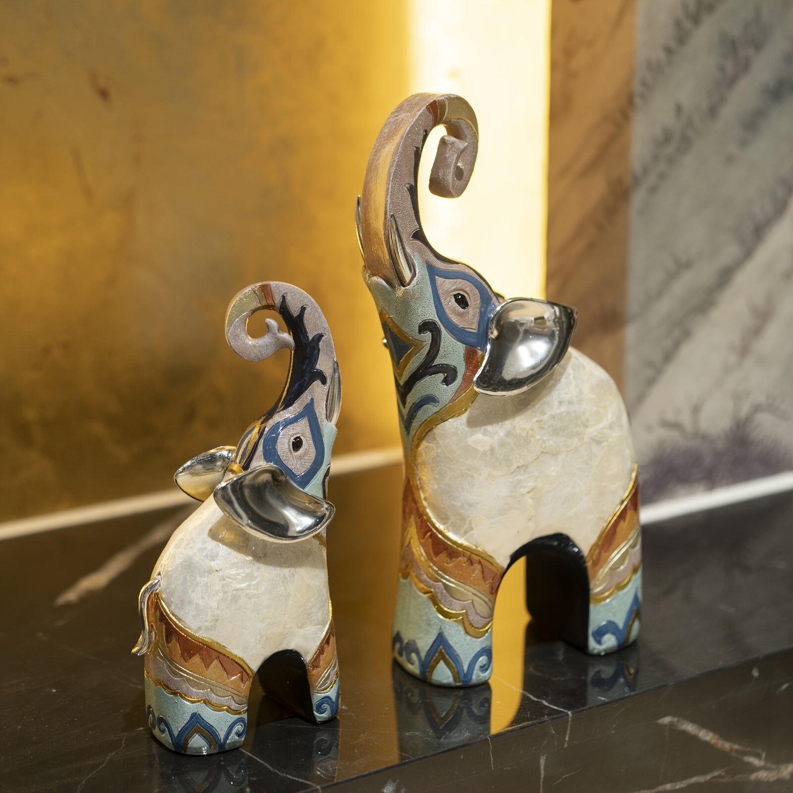 A pair of shell elephant decorations, good luck elephant statue home statue, resin+natural shell handmade elephant, home atmosphere decoration, suitable for offices, living rooms, bedrooms, entrances, gifts for elephant enthusiasts
